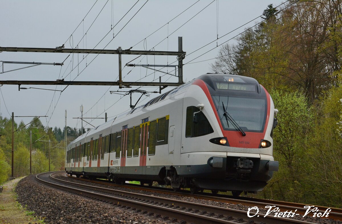 RABe 523 032
Ici à Rupperswil
Le 06 Avril 2014