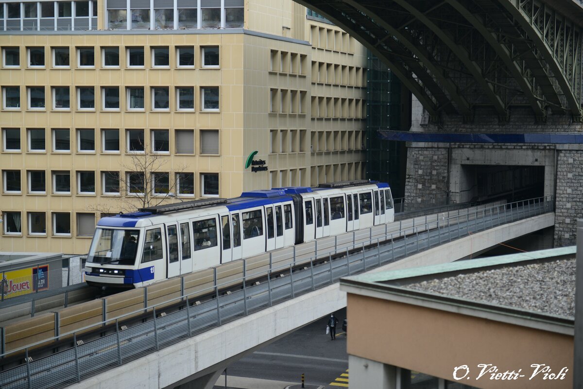 Rame de métro Be 8/8 [MP89]
Ici sous le pont Bessières
Le 05 Février 2021