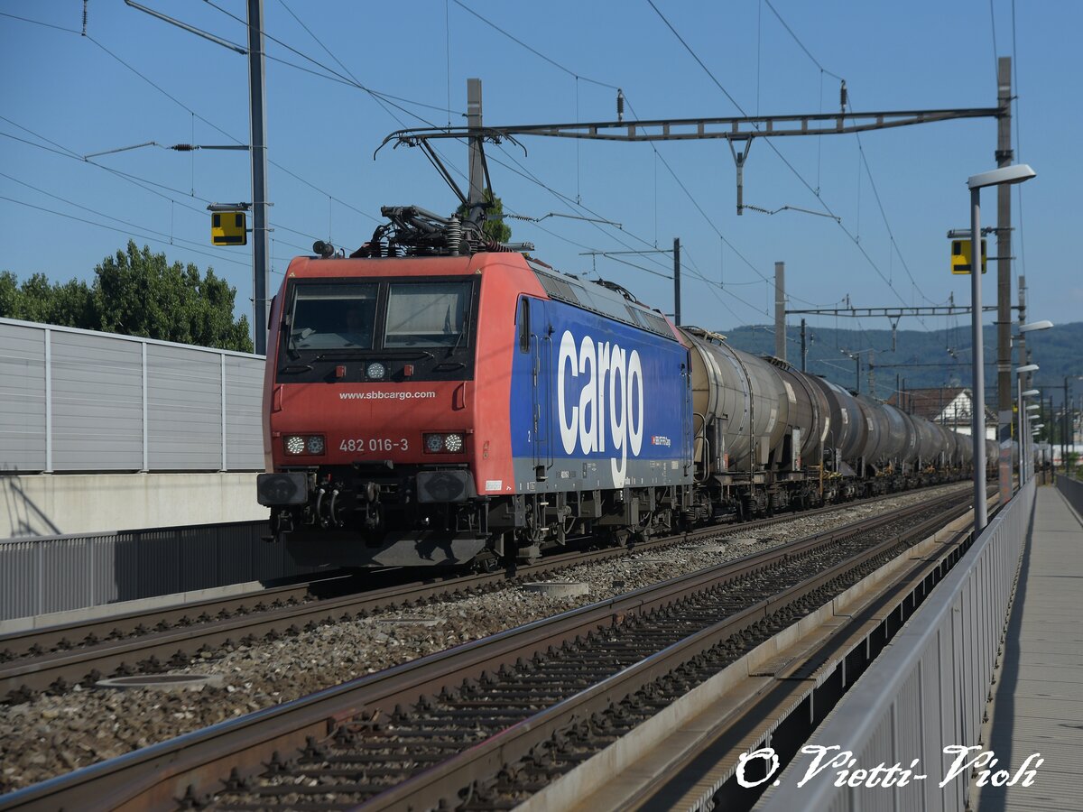 Re 482 016 
Ici à Gellert sur le Rhin
Le 16 Juillet 2019