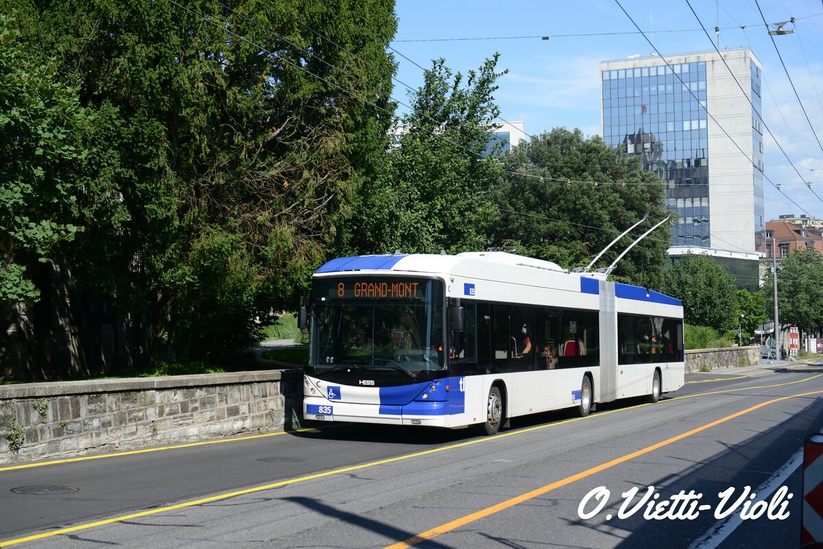 Trolleybus articulé Hess BGT-N2C 835
Ici sur Avenue du Théâtre
le 17 Juillet 2021
