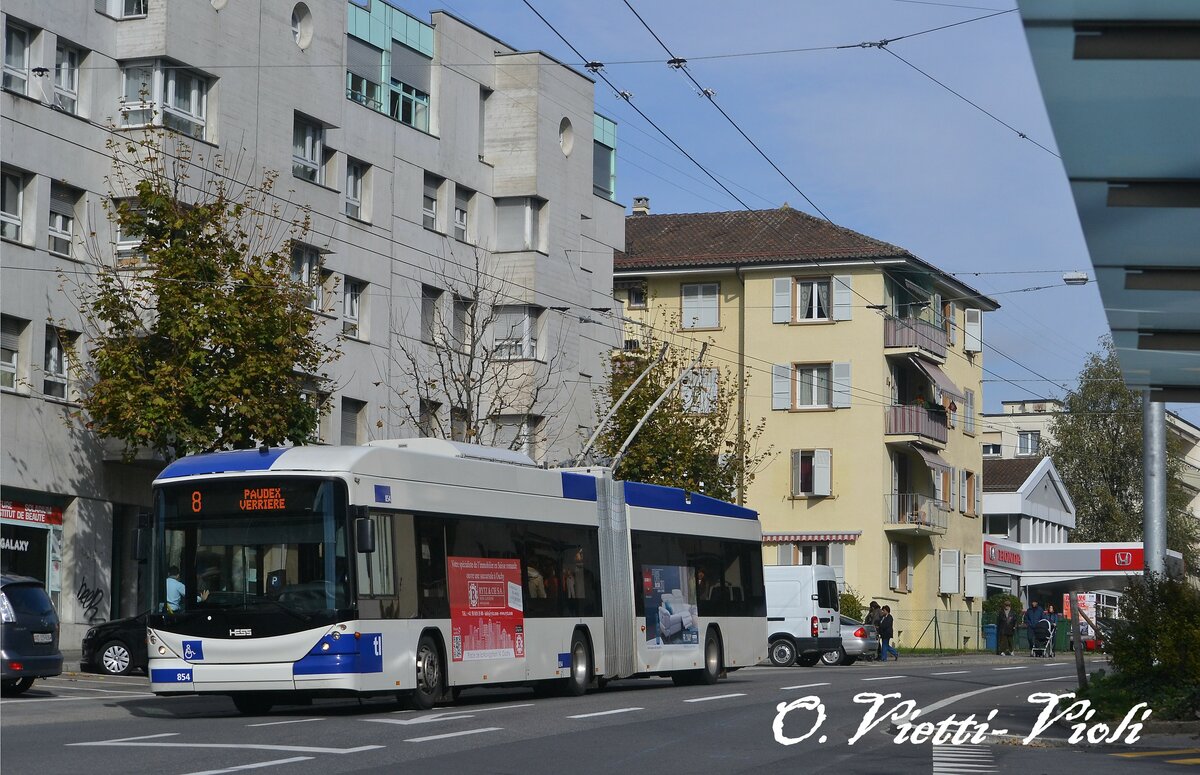 Trolleybus articulé Hess BGT-N2C 854
Ici à Lausanne, Forêt
le 16 Octobre 2012