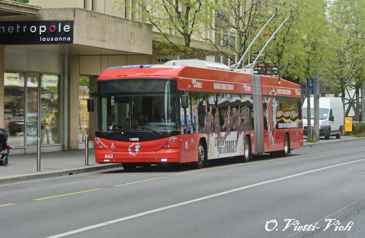 Trolleybus articulé Hess BGT-N2C 862 avec la pub LHC
Ici à Lausanne, Bel-Air
le 24 Avril 2015