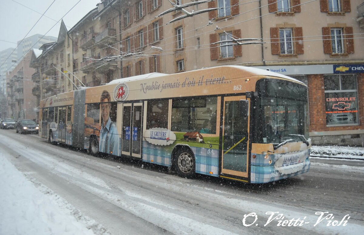 Trolleybus articulé Hess BGT-N2C 862 avec la pub Le Gruyère
Ici à Lausanne, Vieux-Moulin
le 07 Décembre 2012