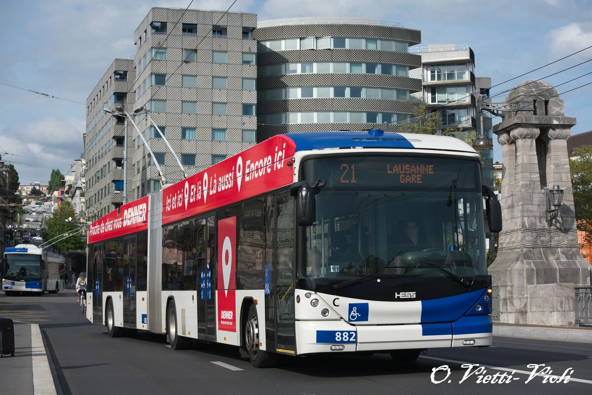 Trolleybus articulé Hess BGT-N2D 882
Ici à Lausanne Pont Chauderon
le 26 Avril 2018