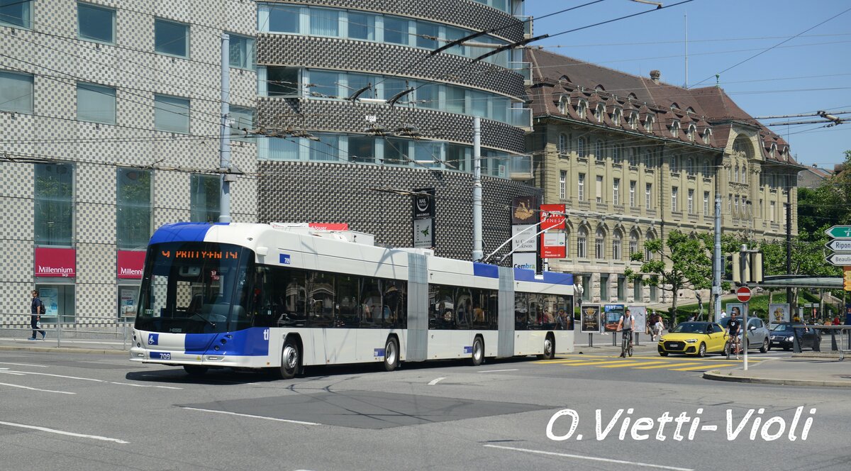 Trolleybus articulé Hess LighTram 25 709
Ici au carrefour de Lausanne Chauderon
le 10 Juin 2021