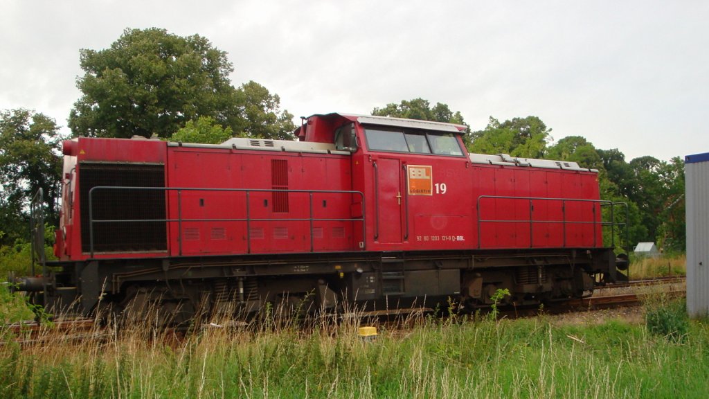 BBL 8 (92 80 1203 121-9 D-BBL, ex KUBE CON rail 19) als Tfzf zur Gleisbaustelle der DGT bei Wangen, im Bf Laucha; 22.07.2011 (Foto: G�nther G�bel)