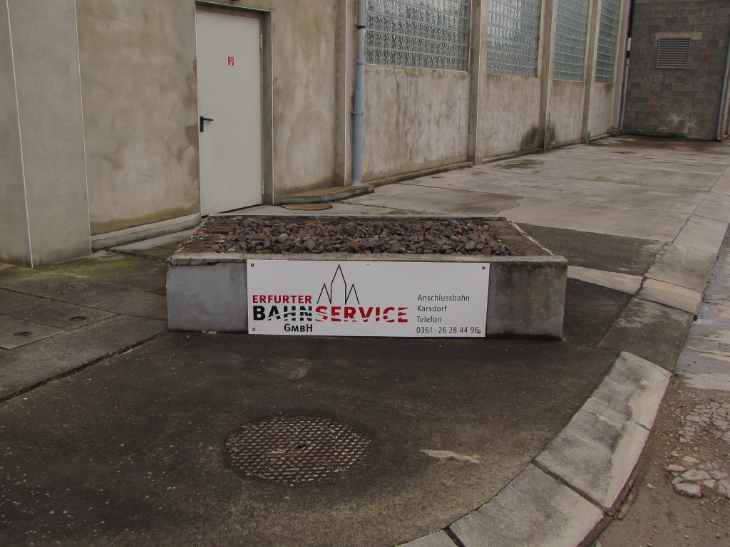 Das Firmenschild der Erfurter Bahnservice GmbH in Karsdorf; 19.02.2012