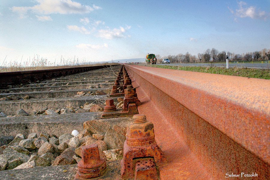 Die Unstrutbahn zwischen Gehofen und Reinsdorf. Im Hintergrund erkennt man das Kyffh�usergebirge; 10.07.2009 (Foto: Selmar Petzoldt)
