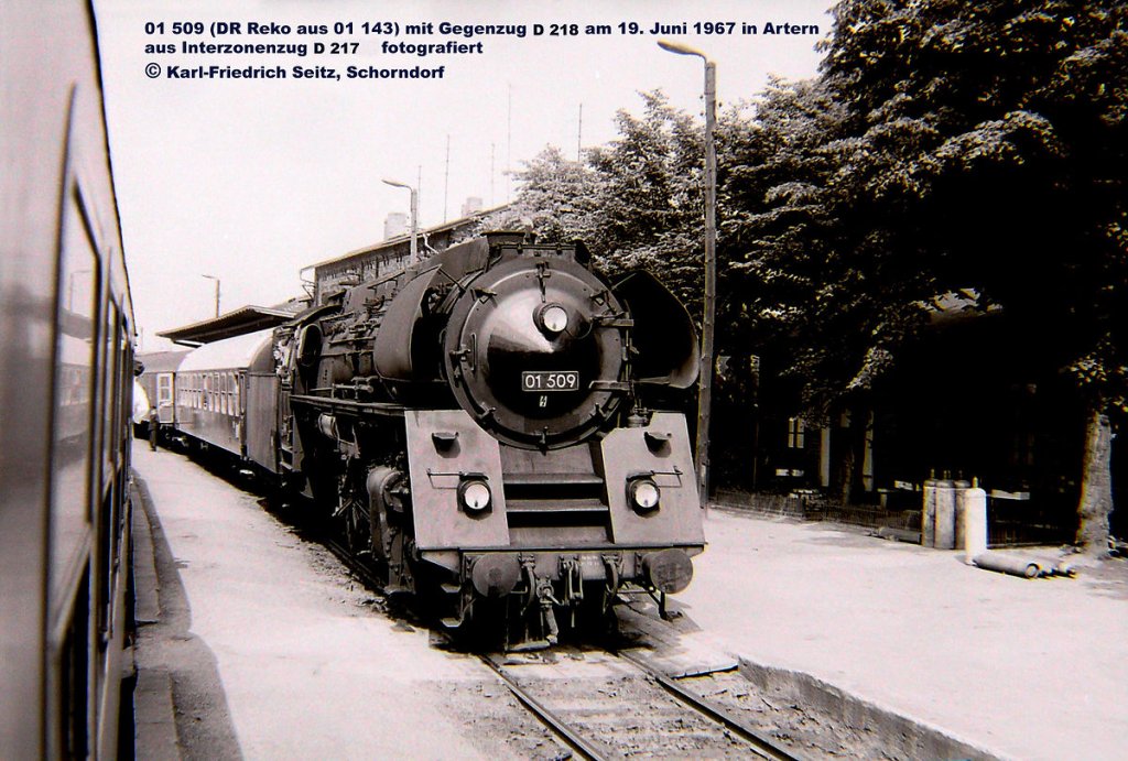 DR 01 509 am 19.06.1967 mit dem D 218 von Berlin nach Bebra im Bf Artern. (Foto: Karl-Friedrich Seitz)