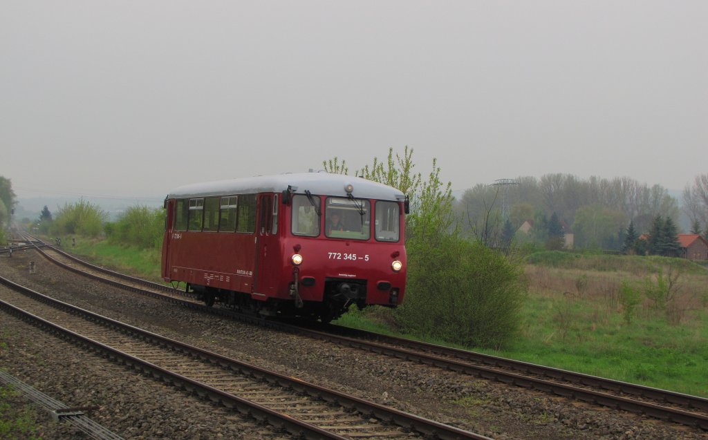 EBS 772 345-5 am Morgen des 01.05.2013 auf der Fahrt von der Anschlu�bahn Karsdorf in den Bahnhof Karsdorf, um von dort als DPE 32738 nach Erfurt Hbf zu fahren. 