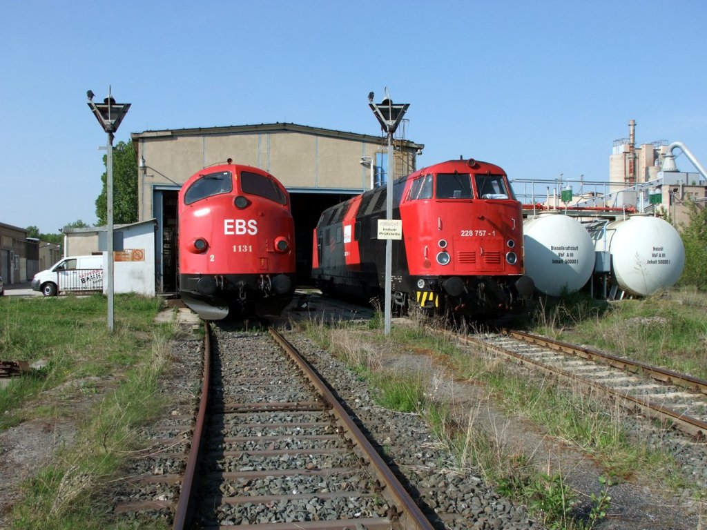 EBS MY 1131 + 228 757-1 vor der Werkshalle der Erfurter Bahnservice GmbH in Karsdorf; 05.05.2011 (Foto: Sven Molle)