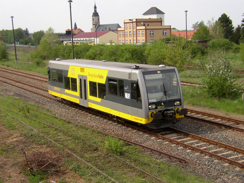 KEG VT 3.14 als RB nach Naumburg Ost, bei der Ausfahrt am 01.05.2004 in Laucha. (Foto: Klaus Pollm�cher)