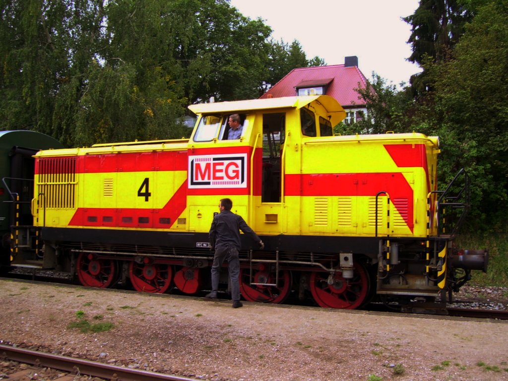 MEG 4 am 08.09.2007 nach der Ankunft mit einem Winzerfestsonderzug aus Leipzig im Bahnhof Freyburg.
