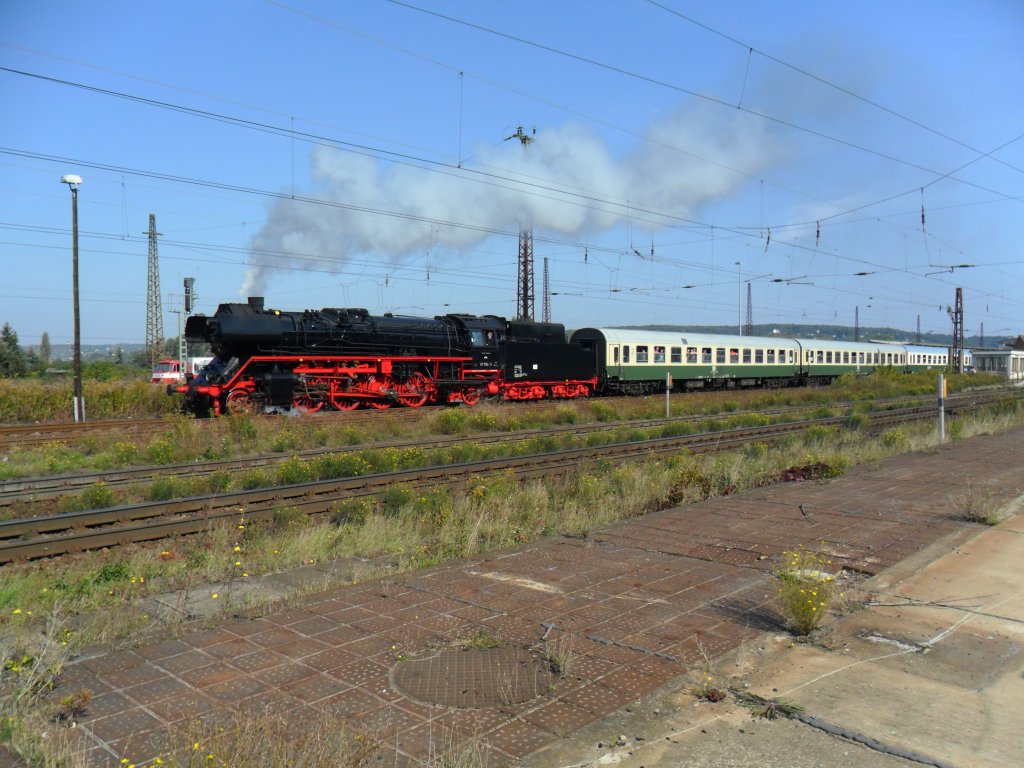 Rotk�ppchenexpress I als DPE 16584 am 25.09.11 bei der Ausfahrt Naumburg (Saale) Hbf nach Freyburg (Unstrut). Am Zug ist die BR 41 1144-9 (IGE „Werrabahn Eisenach“ e.V.).