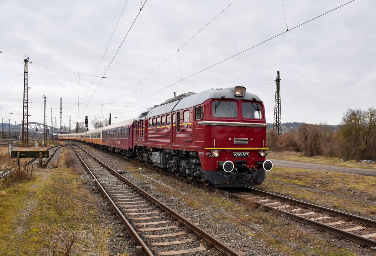 Am 13.03.2025 überführte die EBS V200 507 die EBS-Städteexpresswagen und die EBS 232 592 von Karsdorf nach Naumburg (S) Hbf. (Foto: Maik Köhler)