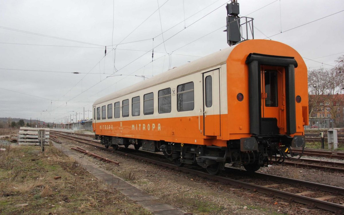 Am 14.01.2019 überführte die PRESS 112 565-7 den EBS-Mitropawagen D-EBS 75 80 88-53 029-3 WRg nach Karsdorf. Da die Lok in Naumburg Hbf umsetzen mußte, entstand dieses Wagenfoto. (Foto: Wolfgang Krolop)