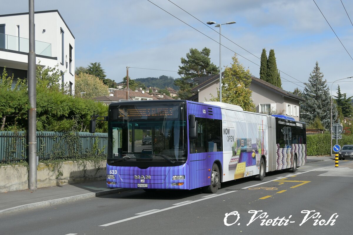 Autobus articulé Lion's City GL 633 avec la pub la RocheBobois
Ici à Pully, C. F. Ramuz
le 30 Septembre 2019