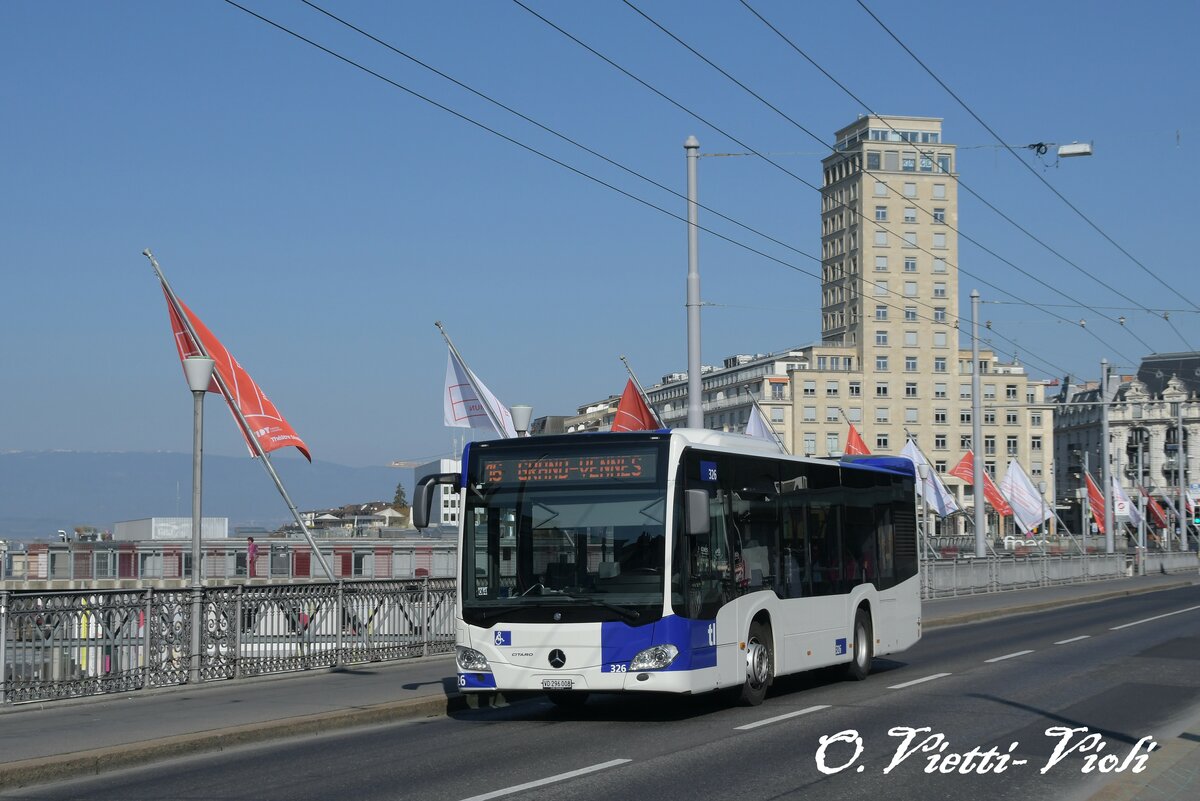 Autobus mercedes-benz Citaro K 326
Ici à Lausanne Grand pont
le 10 Avril 2020