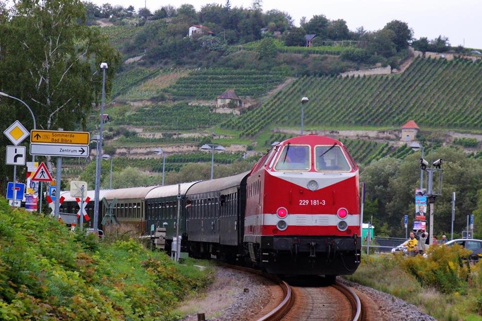 CLR 229 181-3 mit dem DPE 24178 aus Magdeburg Hbf, am 09.09.2017 in Freyburg. (Foto: Thomas Schlesinger)