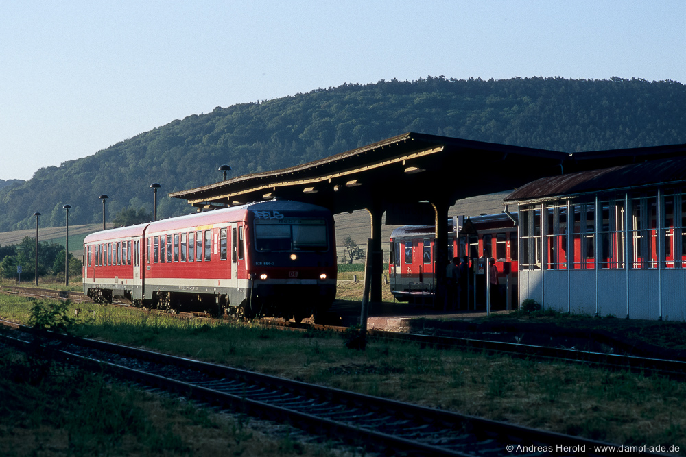 DB 628 664 als RB nach Nebra, am 05.07.2006 in Laucha. (Foto: Andreas Herold)