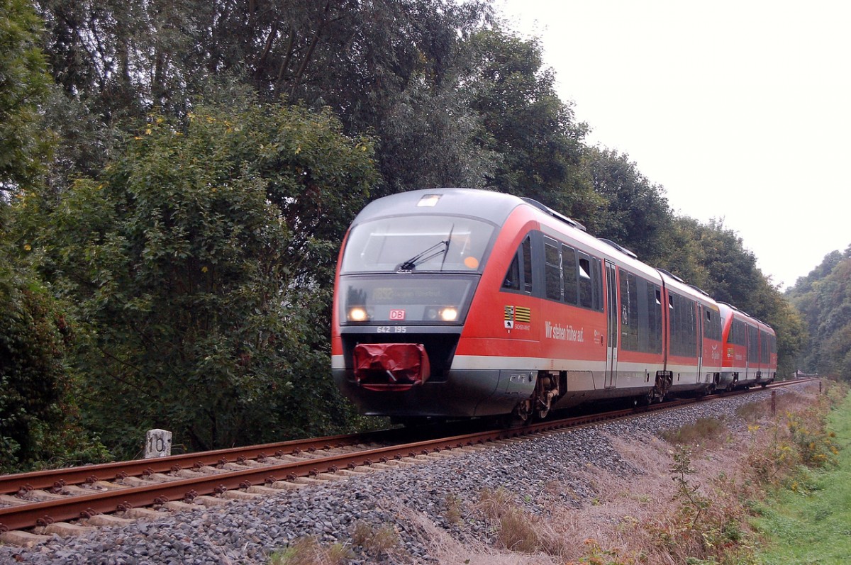 DB 642 195 + 642 724 als RB 34878 von Naumburg Ost nach Nebra, am 14.09.2014 bei Balgst�dt. (Foto: dampflok015)