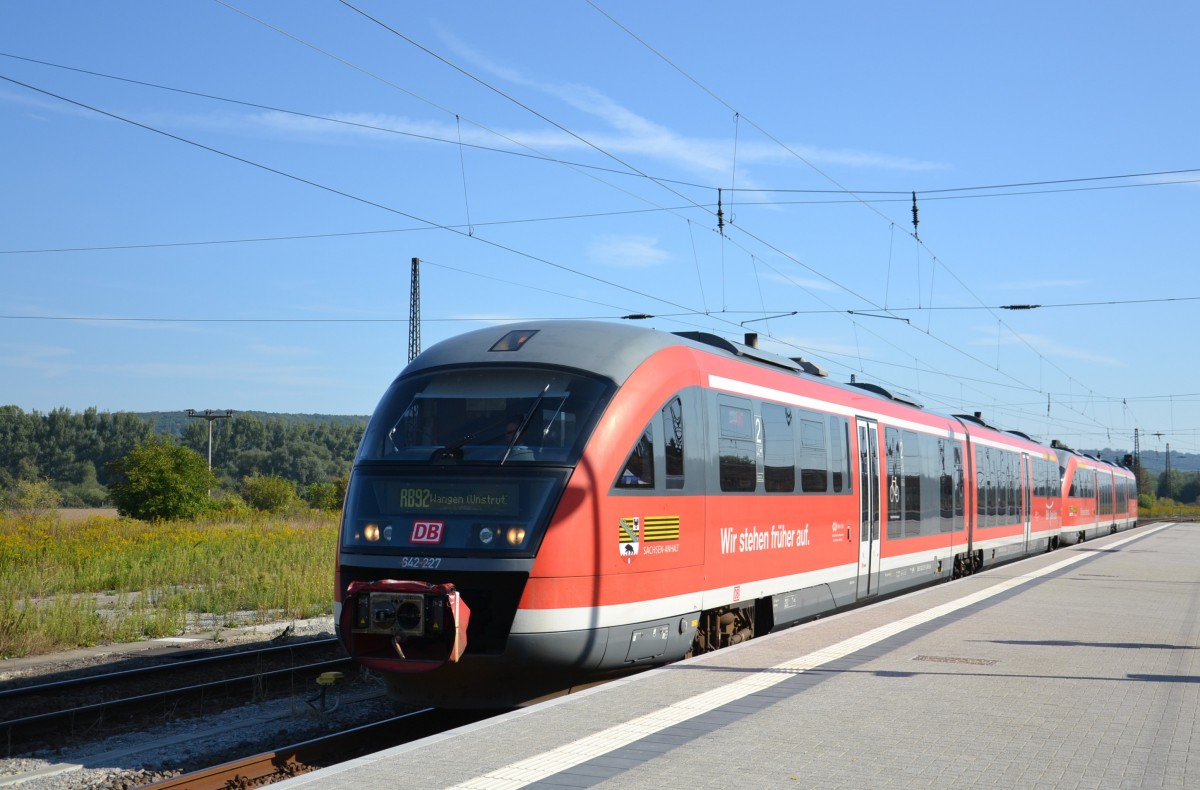 DB 642 227 + 642 219-9 als RB 34870 von Naumburg Ost nach Nebra, am 07.09.2013 bei der Einfahrt in Naumburg Hbf. (Foto: Roberto Franke)