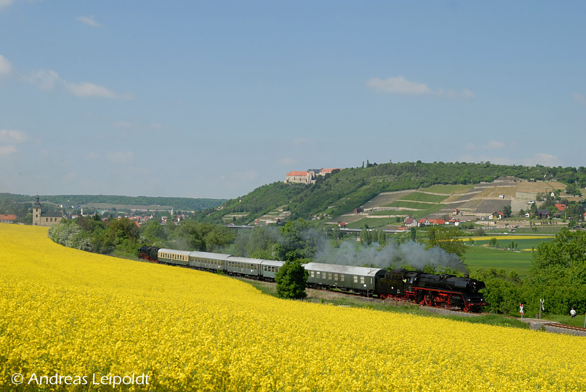 DB Museum 03 1010 mit dem DPE 37693 von Freyburg nach Gro�heringen, am 19.05.2013 bei Ni�mitz. (Foto: Andreas Leipoldt)