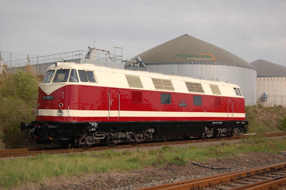 Die EBS 118 757-3 pr�sentierte am 17.04.2014 erstmals im neuen Lack in Karsdorf Bbf. (Foto: dampflok015)