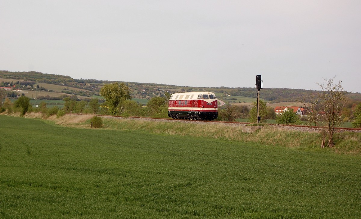 EBS 118 757-3 w�hrend ihrer 1. Fahrt im neuen Lack von Karsdorf nach Weimar, am 17.04.2014 bei Kleinjena. (Foto: dampflok015)