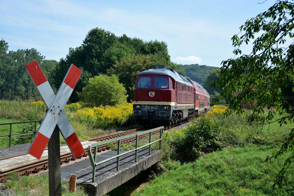 EBS 132 334-4 mit dem DPE 74382 von Naumburg Hbf nach Karsdorf, am 20.08.2016 in Balgstädt. (Foto: dampflok015)