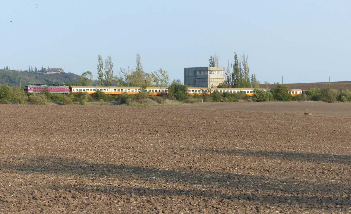 EBS 132 334-5 mit dem DPE 30142 aus Wei�enfels, am 12.09.2020 im Anschluss der Erfurter Bahnservice GmbH in Karsdorf. Hier in H�he des Stellwerks R5.
