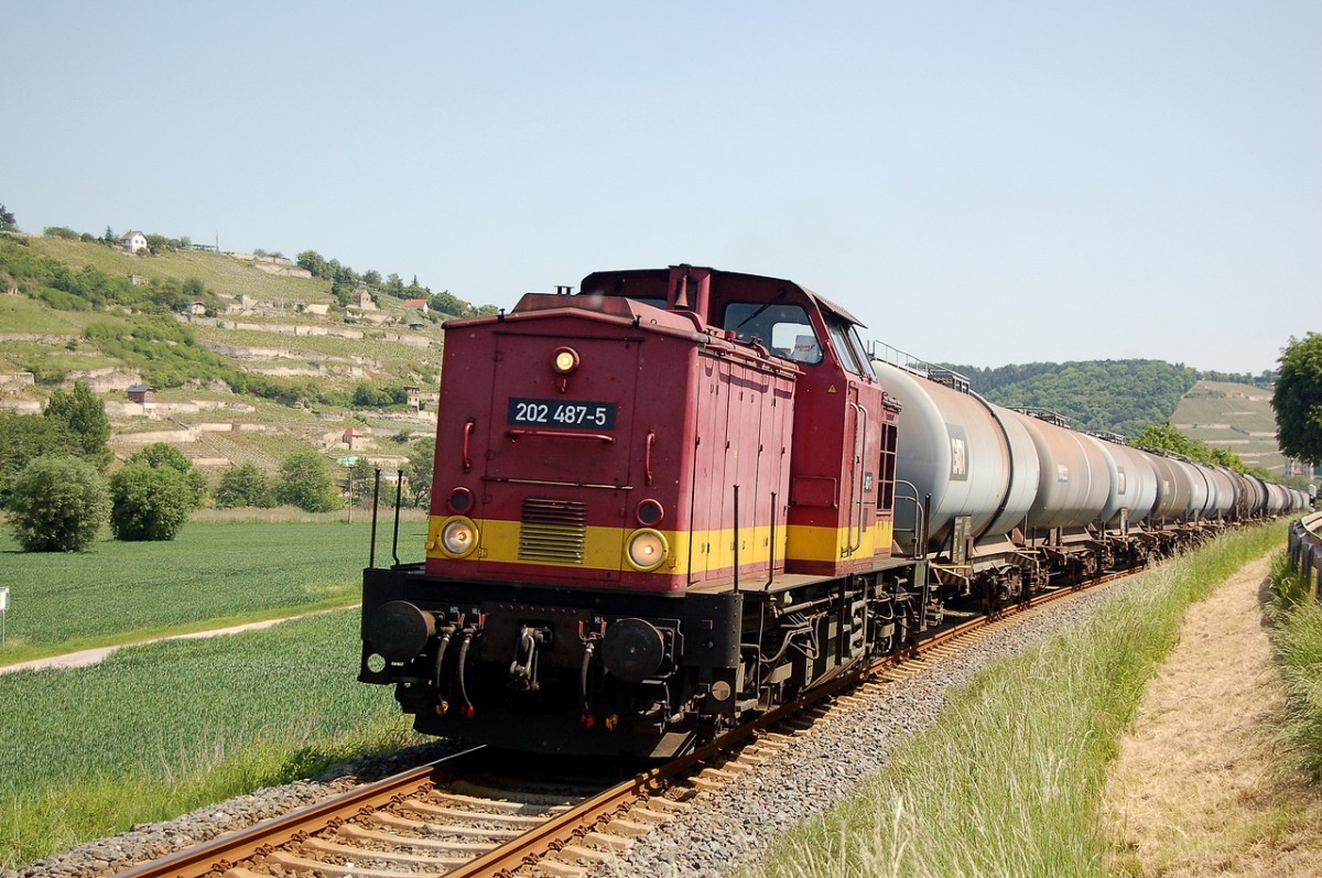 EBS 202 487-5 mit dem DGS 99751 von Gro�korbetha nach Karsdorf, am 22.05.2014 vor Blagst�dt. (Foto: dampflok015)