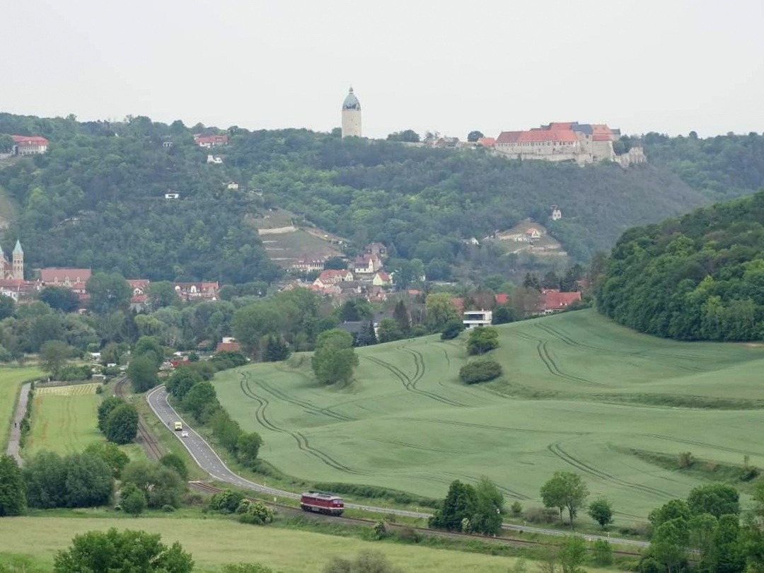 EBS 232 334 (?) als Tfzf Richtung Naumburg, am 04.06.2020 bei Freyburg (U). (Foto: Jörg Berthold)