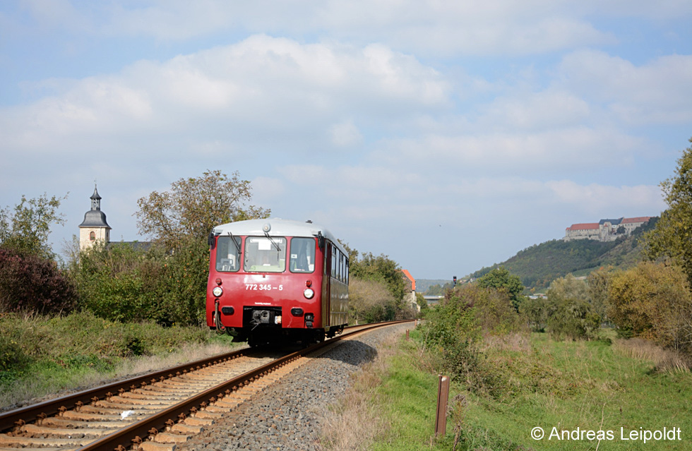 EBS 772 345-5 als DPE 81086 von Laucha nach Naumburg Hbf, am 05.10.2014 bei Ni�mitz. (Foto: Andreas Leipoldt)