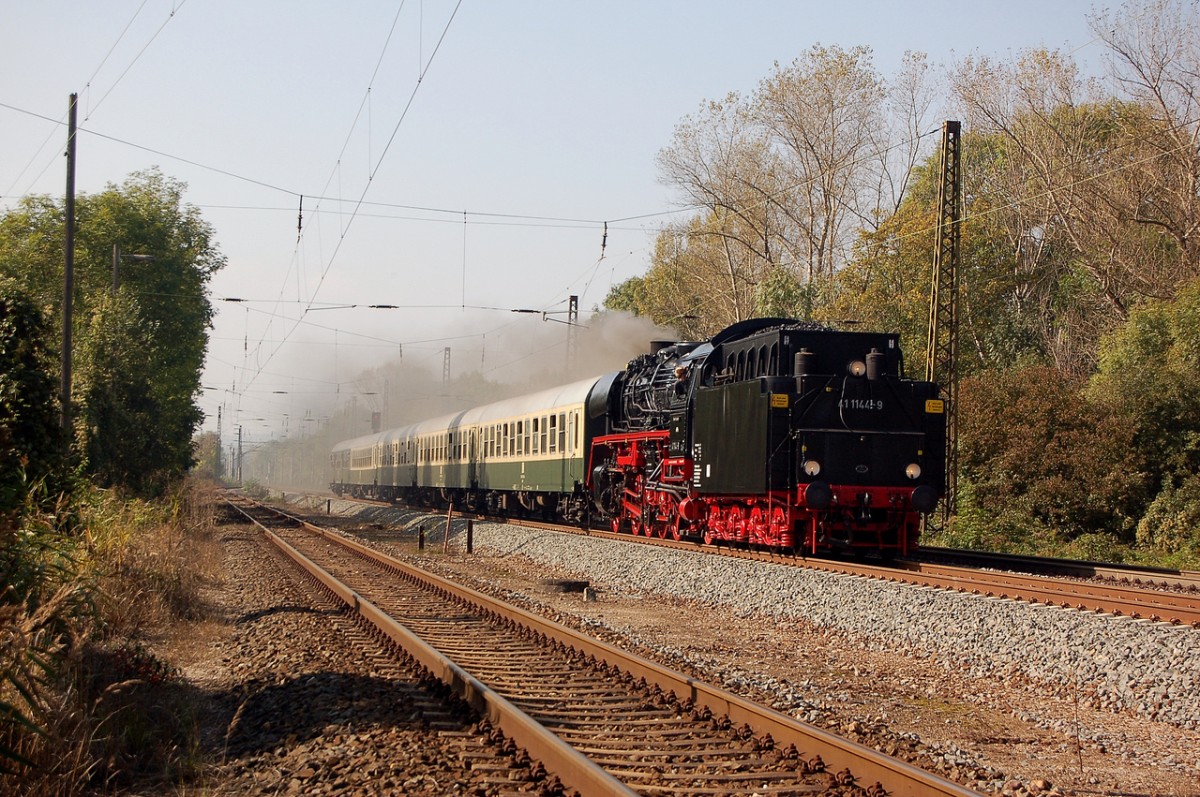 IGE Werrabahn-Eisenach 41 1144-9 mit dem RE 16277  Rotk�ppchen Express I  von Bad Hersfeld nach Freyburg, am 04.10.2014 bei der Einfahrt in Naumburg Hbf. (Foto: dampflok015)