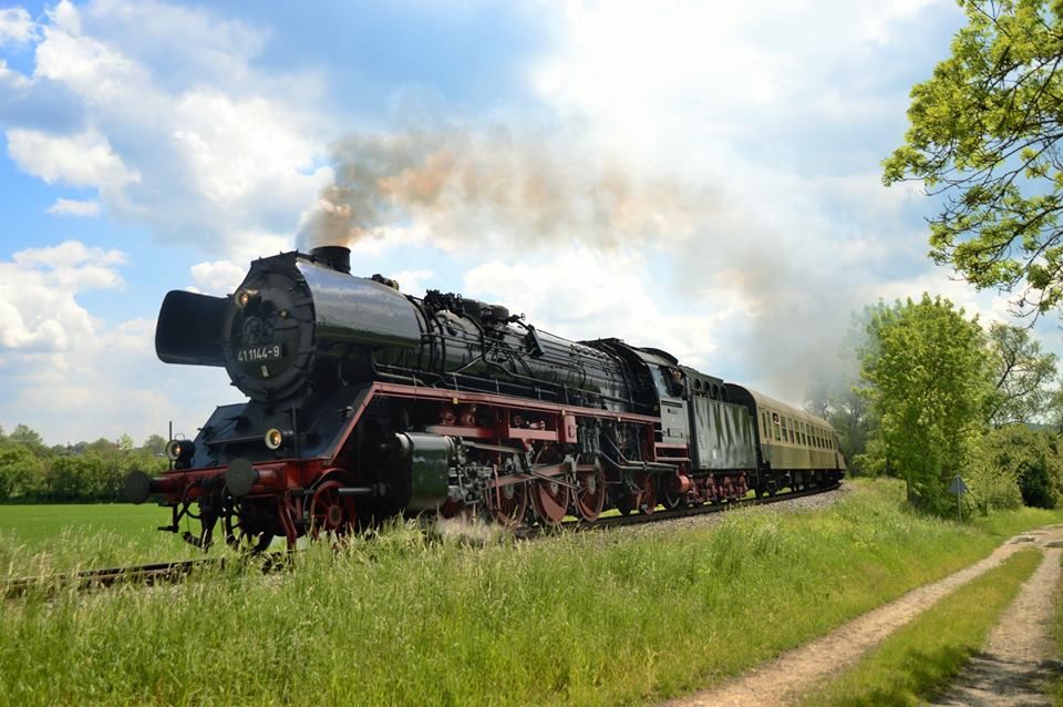 IGE Werrabahn-Eisenach 41 1144-9 mit dem  Rotkäppchen-Express I  von Altenburg nach Freyburg, am 21.05.2017 bei Roßbach. (Foto: Daniel Halt)