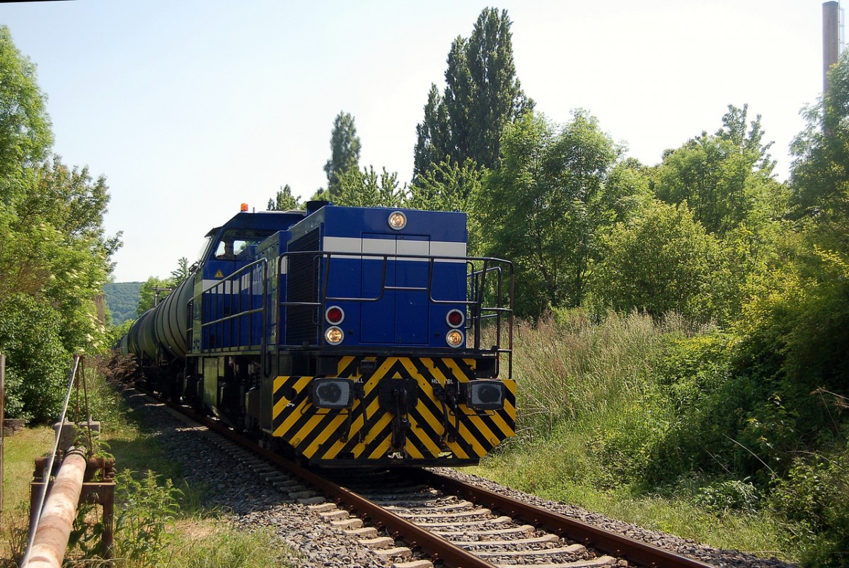 InfraLeuna 206 mit einem Kesselwagenzug nach Karsdorf, am 22.05.2014 in H�he des ehemaligen Posten 6a in Laucha. (Foto: dampflok015)