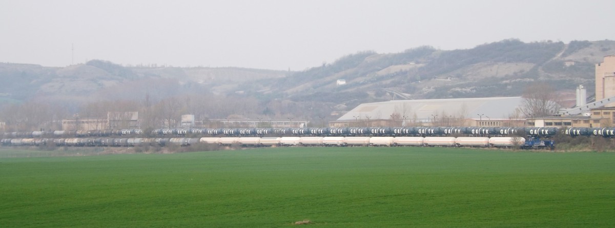 InfraLeuna 207 mit Kesselwagen von Karsdorf Bbf nach nach Gro�korbetha, am 11.04.2014 bei Karsdorf. (Foto: Kevin Wrobel)