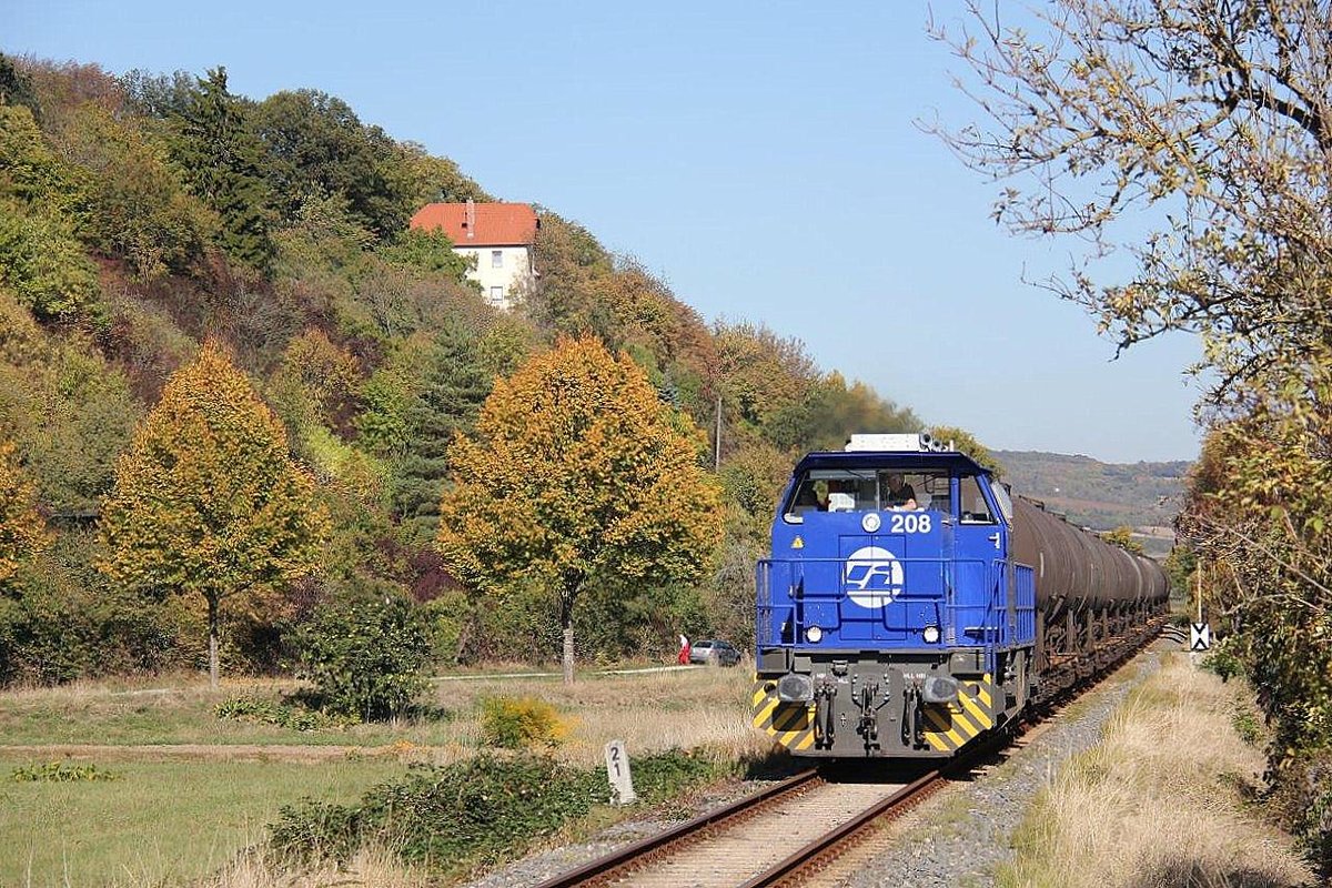InfraLeuna 208 mit Kesselwagen Richtung Naumburg, am 12.10.2018 bei Ro�bach. (Foto: Wolfgang Krolop)