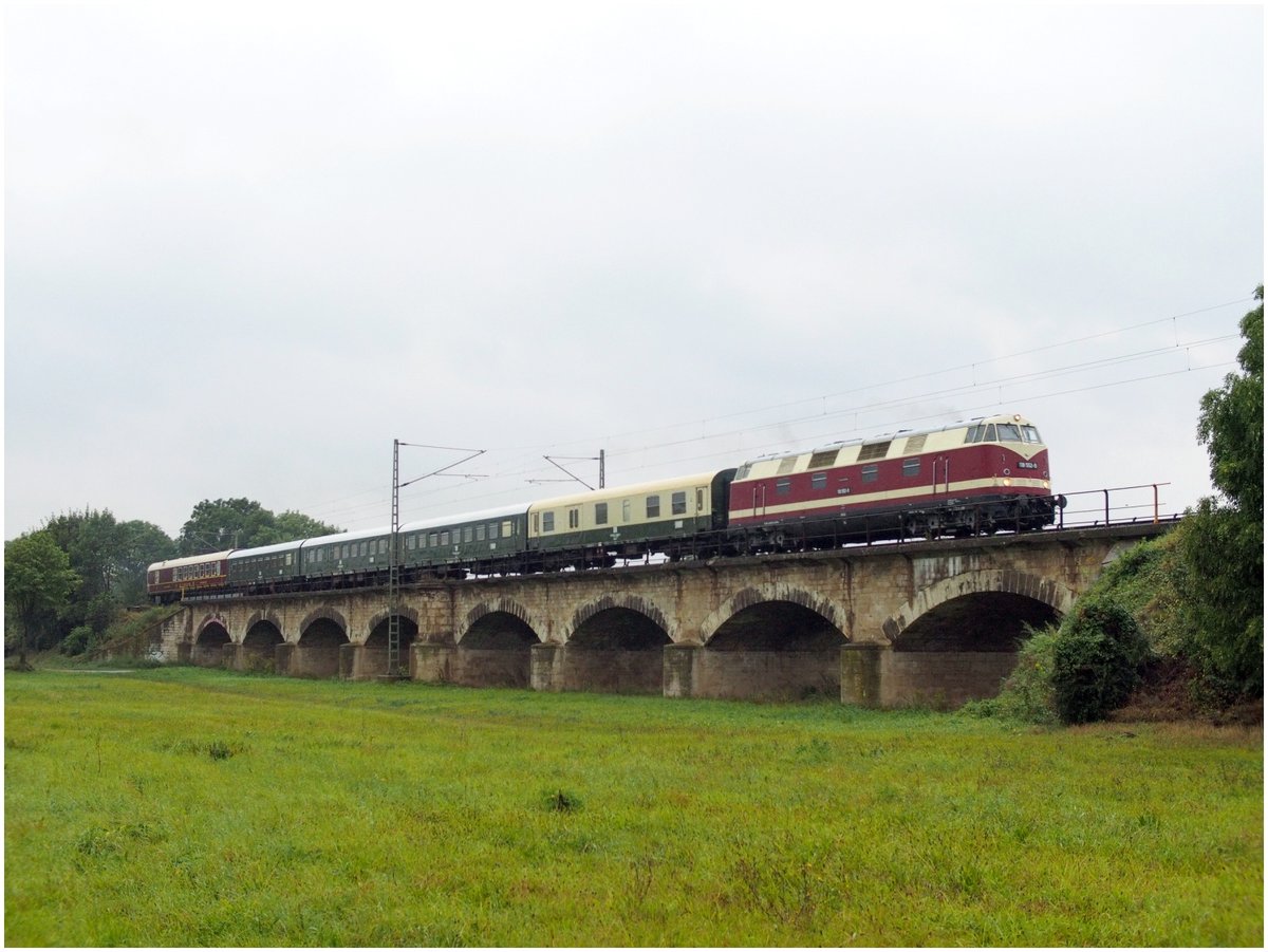 ITL 118 552-9 mit dem DPE 61186 von Vitzenburg nach Löbau (Sachs), am 17.09.2016 in Naumburg-Henne. (Foto: Steffen Tautz)