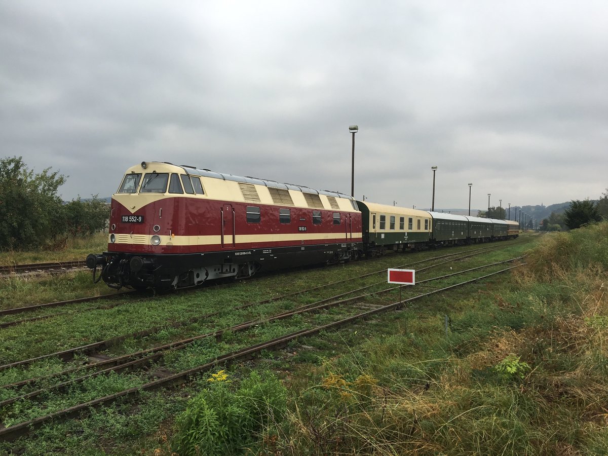 ITL 118 552-9 mit dem DPE 61186 nach Löbau (Sachs), am 17.09.2016 im ehem. Bf Vitzenburg. (Foto: JKHalle Verkehrsfotografie, Jan Krehl)