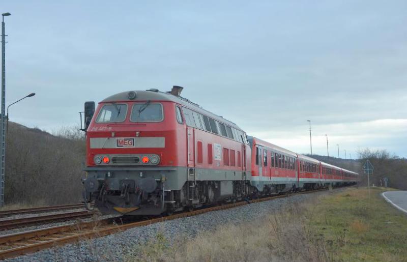 MEG 218 467 mit DB 628 666 + 628 661 + 628 516 + 628 662 + 628 449 + 628 676 + 628 670 + 628 663 aus Hamm, am 02.02.2018 in Karsdorf. (Foto: dampflok015)