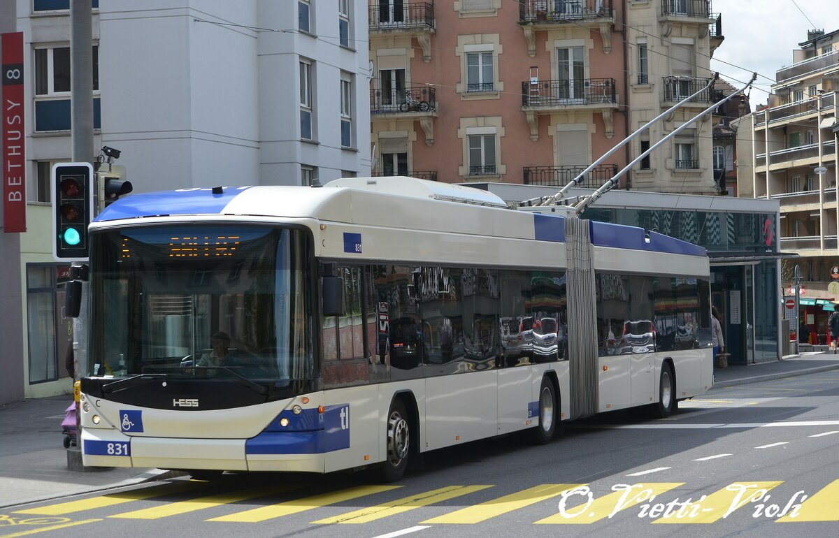 Trolleybus articulé Hess BGT-N2C 831 
Ici à Lausanne Ours
le 20 Avril 2013