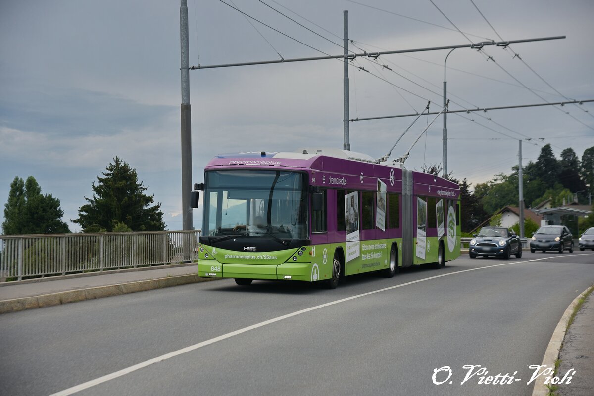 Trolleybus articulé Hess BGT-N2C 848 avec la pub pour PharmaciePlus
Ici au Mont-sur-Lausanne Martines
le 09 Août 2019