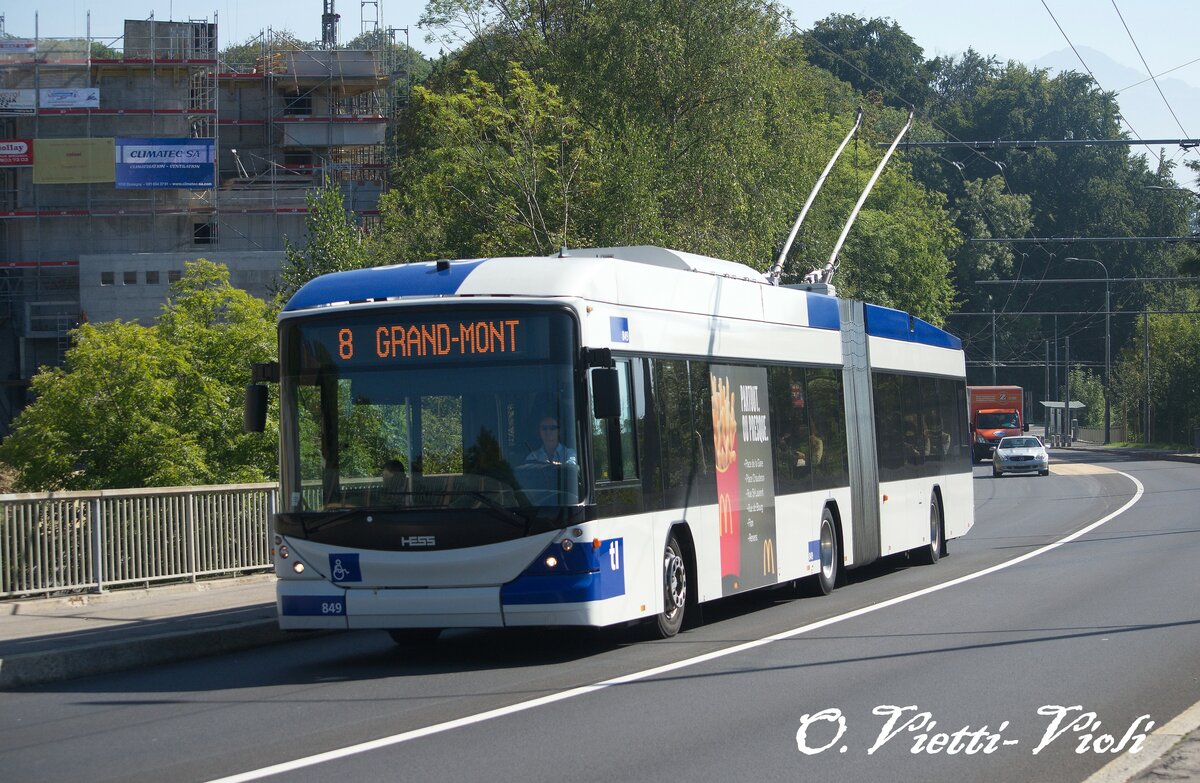 Trolleybus articulé Hess BGT-N2C 849
Ici au Mont-sur-Lausanne Petit Mont
le 23 Septembre 2013