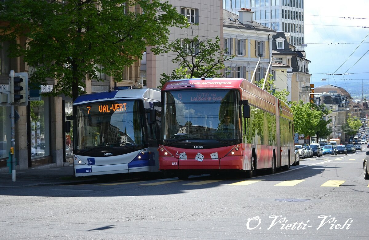 Trolleybus articulé Hess BGT-N2C 853 avec la pub Casino de Montreux
Ici à Lausanne Georgette
le 05 Mai 2012