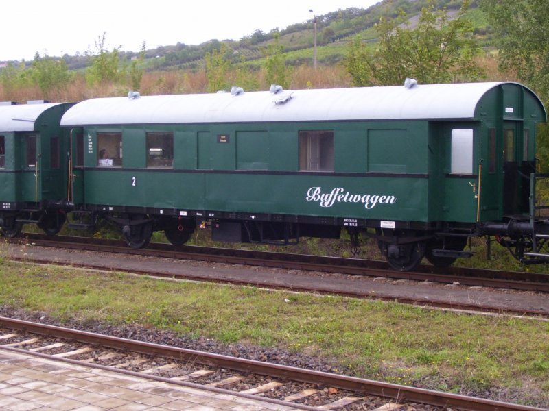 Buffetwagen der TG 50 3708 e.V. aus Halberstadt, am 08.09.2007 während der Abstellung im Bf Karsdorf. Der Wagen lief in dem Winzerfestsonderzug aus Halberstadt mit.