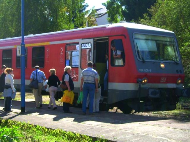 DB 928 600-6 im Bf Freyburg (Unstrut); 09.09.2006 (Foto: Ralf Kuke)