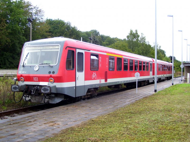 DB 928 601-4 als RB 26985 nach Naumburg Hbf, am 08.09.2007 im Bf Nebra.