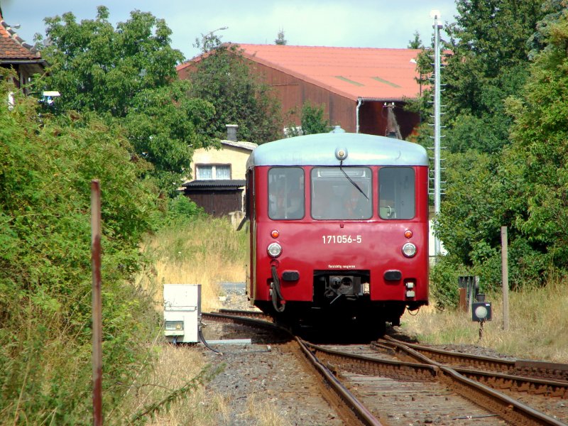 Der Sonderzug von Sch�nberg nach Wangen, am 12.07.2009 bei der Ausfahrt in Laucha. (Foto: Dieter Thomas)